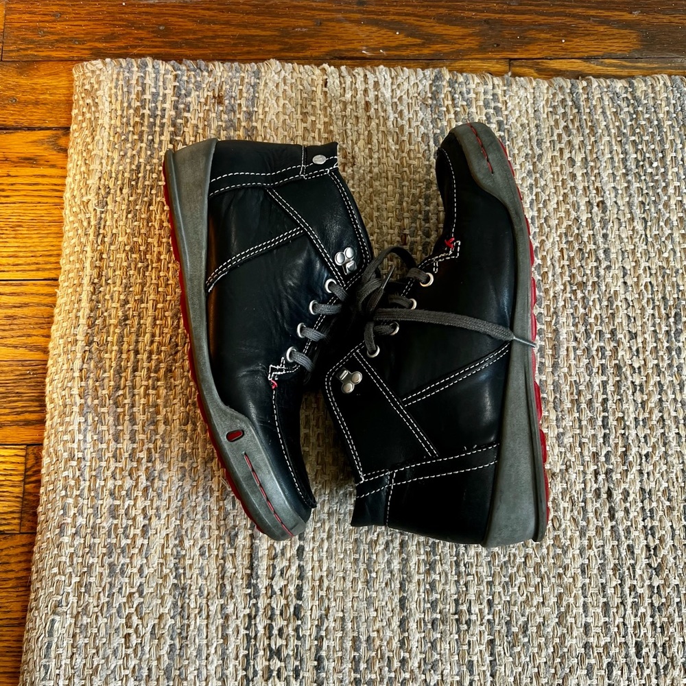 Black leather lace-up walking shoes